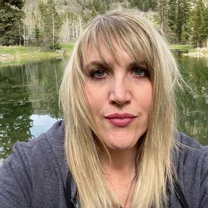 Meet your Posher, Adria